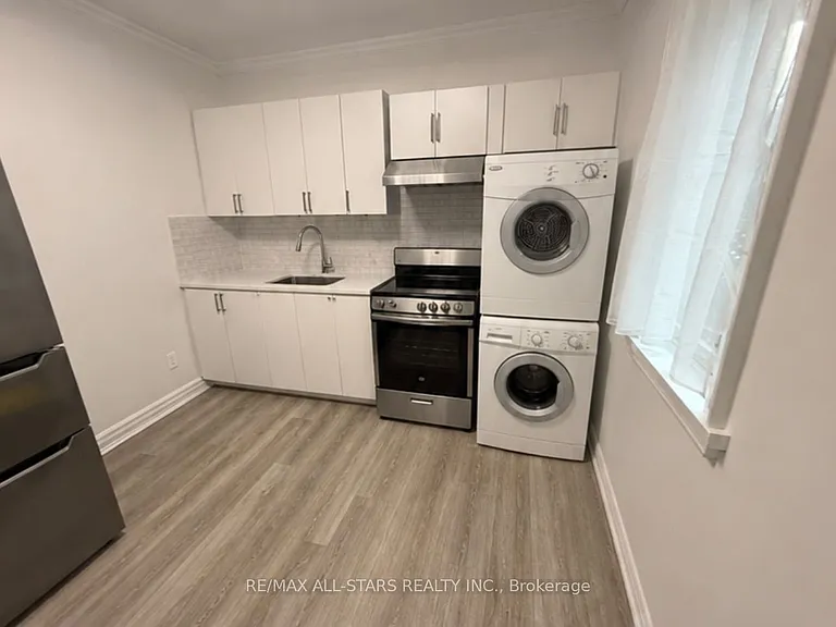1918A Queen St E #200 — Photo 1