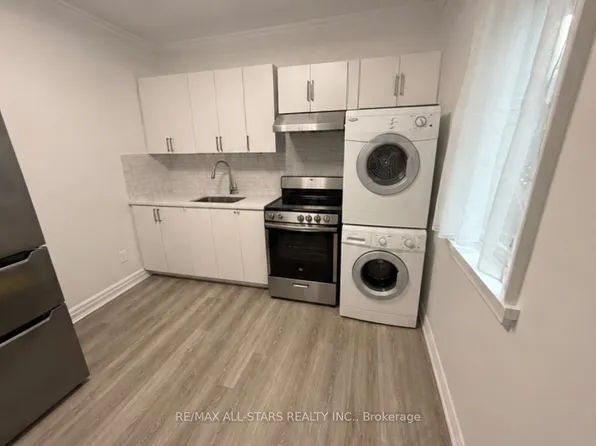 1918A Queen St E #200, Toronto, ON M4L 1H5