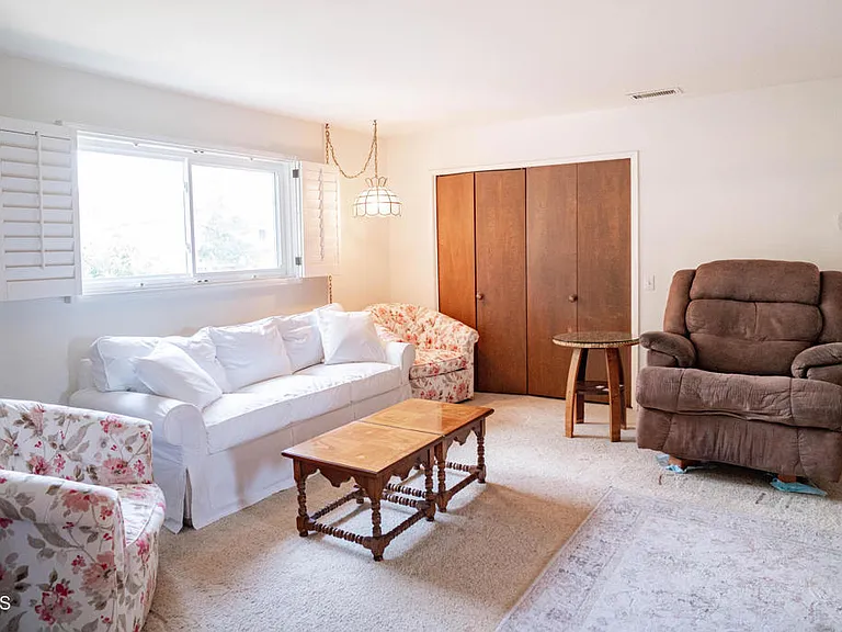 10872 Kings Rd — Photo 15