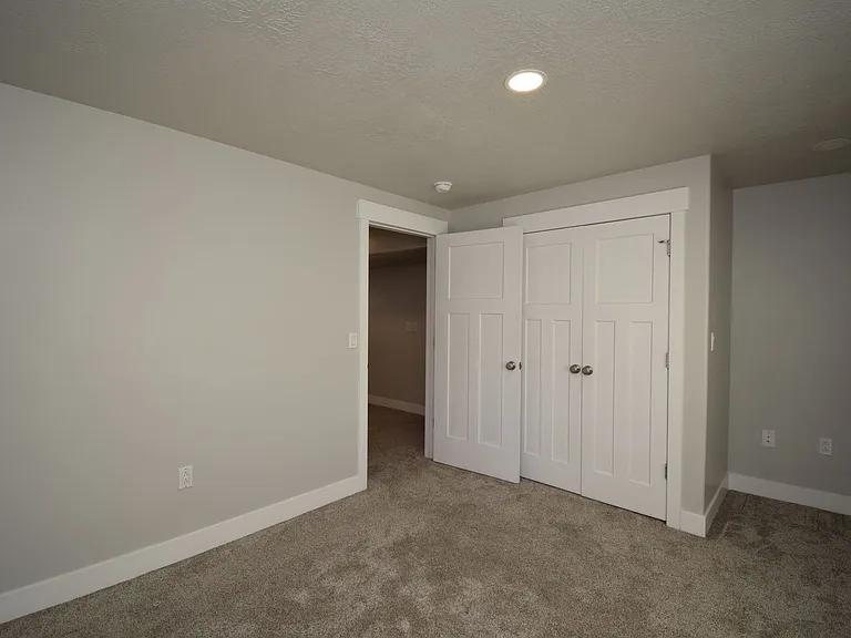 904 W Ellsworth St — Photo 27