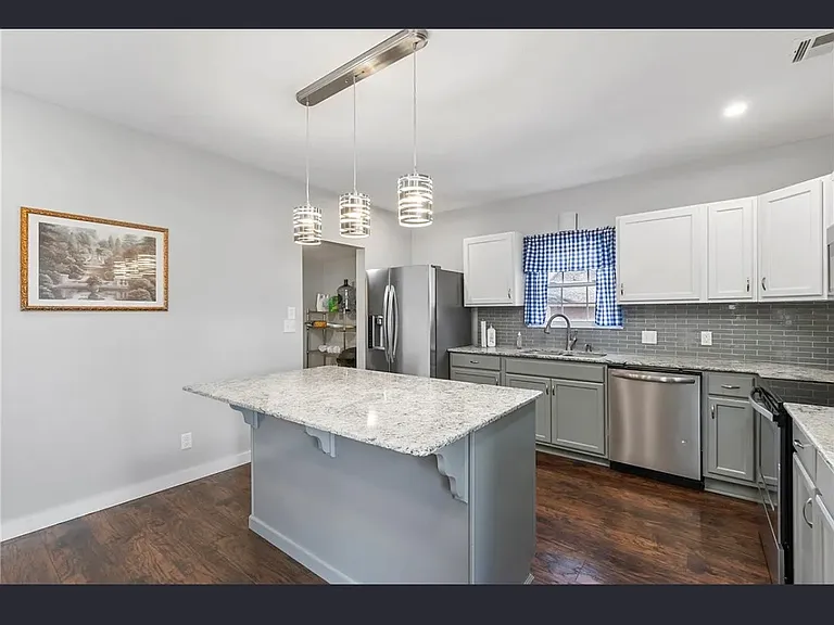 2202 S Elm St — Photo 1