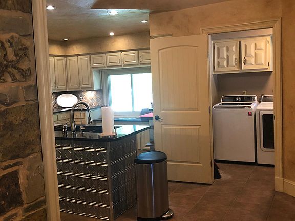 5th image of 2 Oak Cir