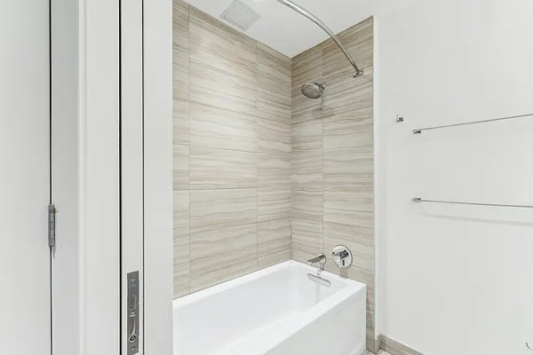 Rented by Greystar | media 60