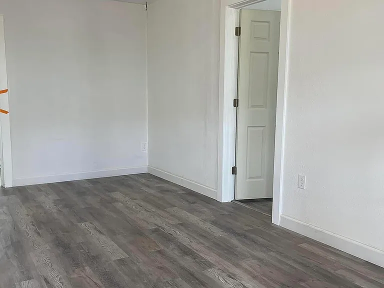 1100 Pine Ave #5 — Photo 9