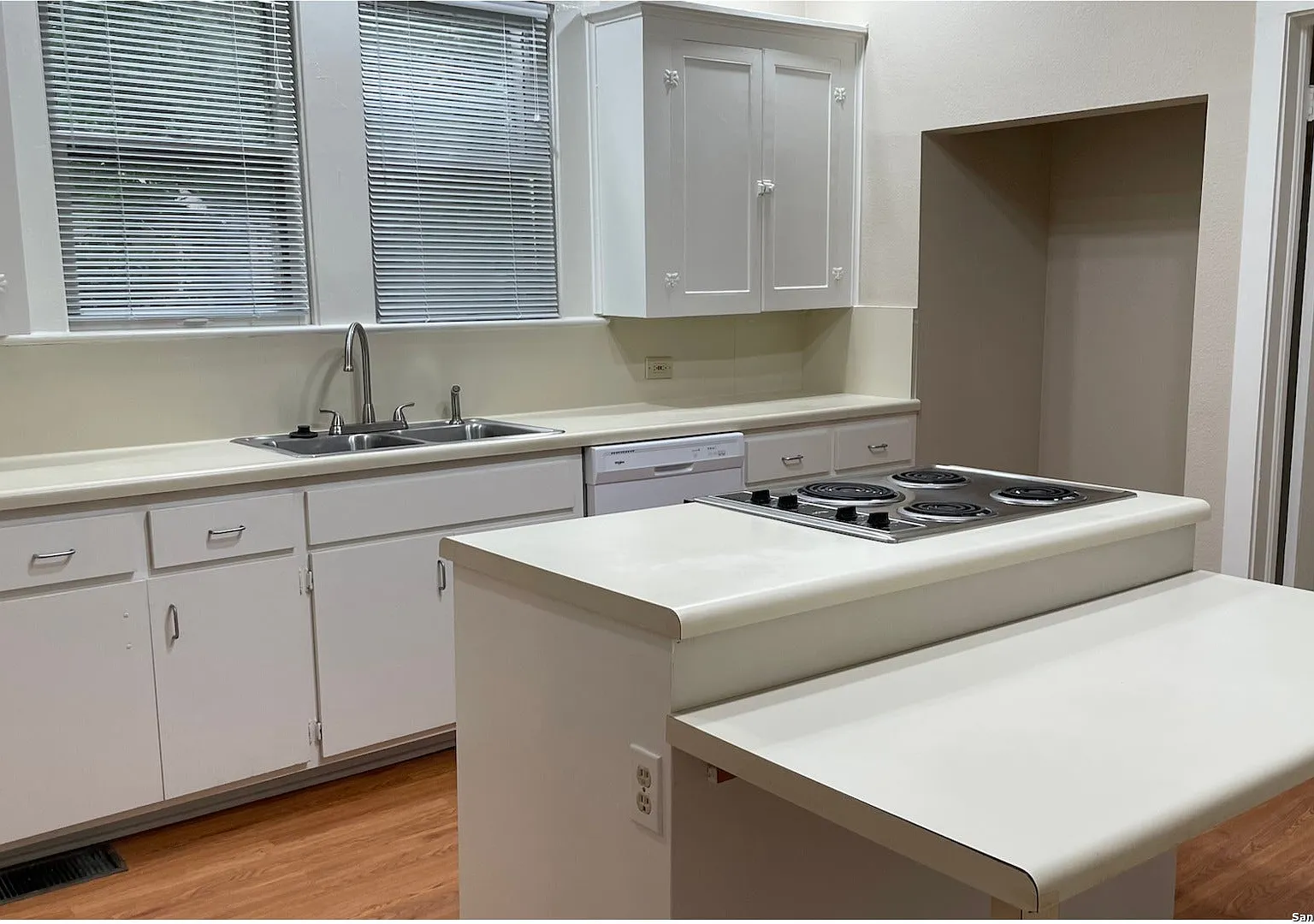 3 bed, 1756 sqft, $2,400 — Photo 1