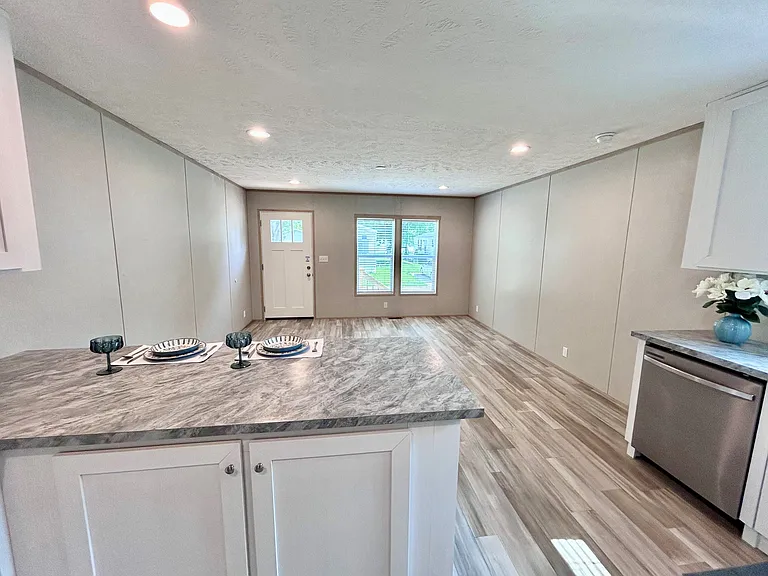 Hickory Knoll — Photo 93
