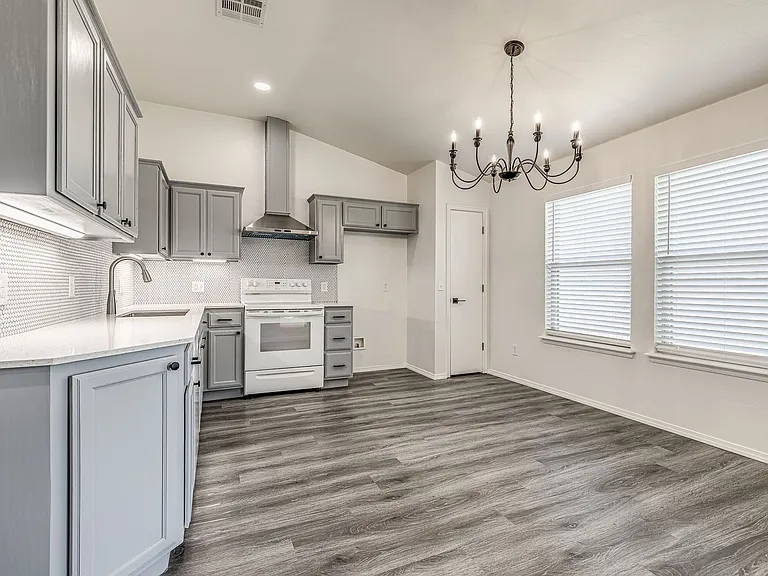 18304 Tambor Dr — Photo 7
