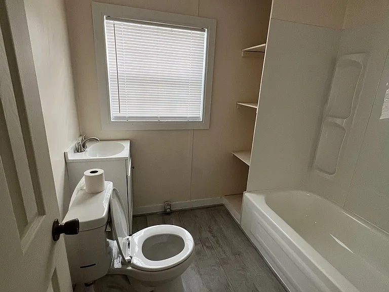 319 Wisenbaker Ln — Photo 8