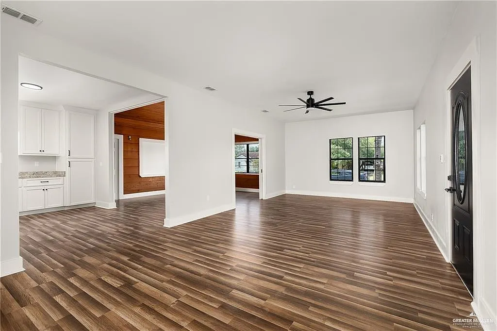 3 bed, 2.0 bath, 1892 sqft, $1,800 — Photo 2