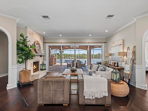 4th image of 255 Cordoba Ct