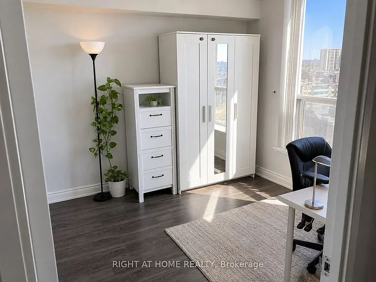 21 Overlea Blvd #1202 — Photo 9