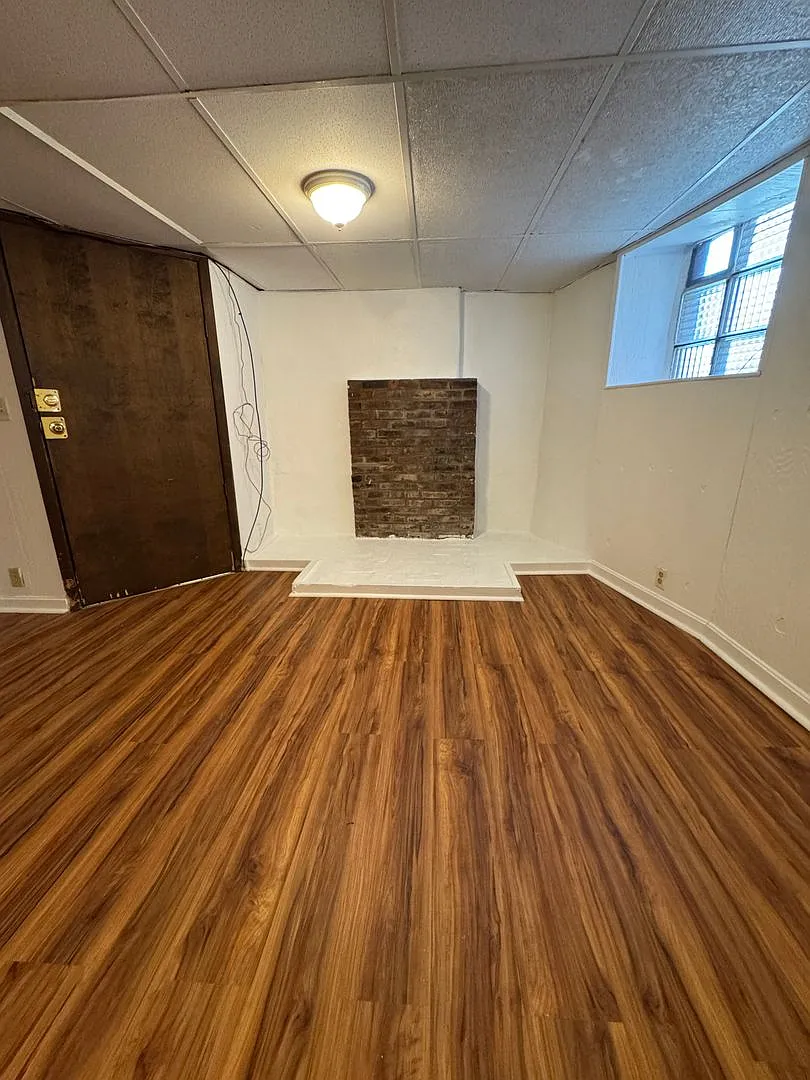431 Graham — Photo 3