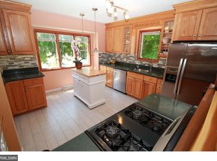 101 Maple Ridge Dr, Delano, MN 55328