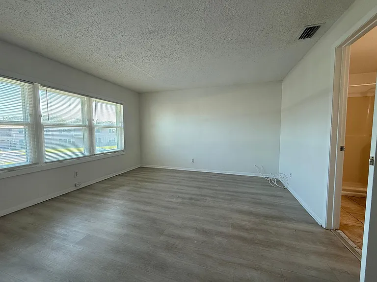 347 Gulfstream Rd — Photo 7