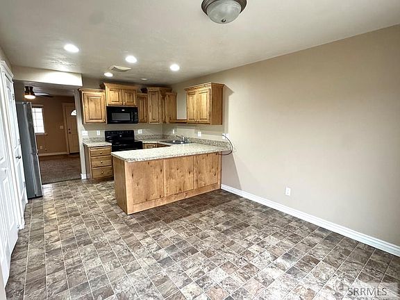 4th image of 171 S Robison Dr