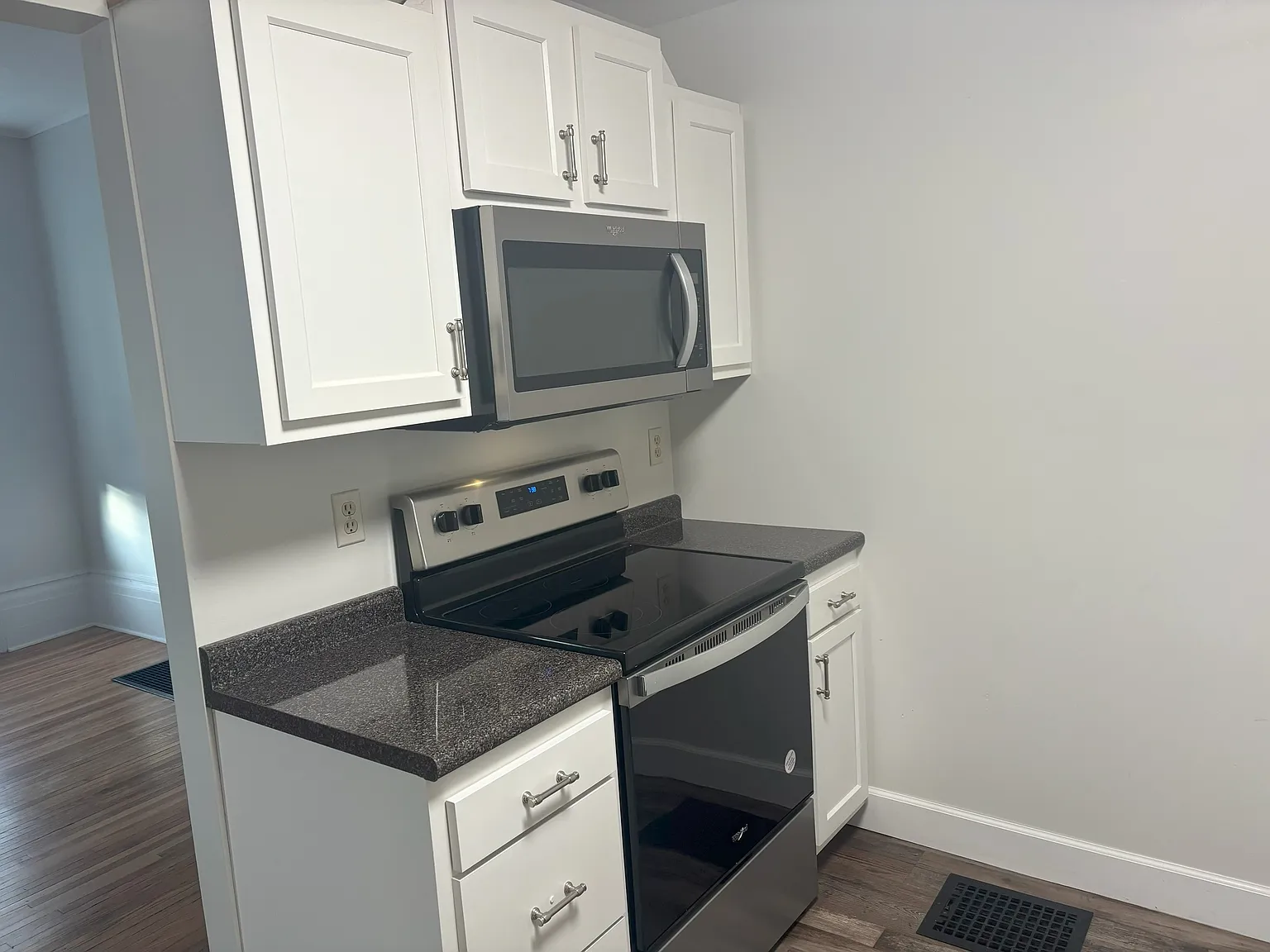 3 bed, 1400 sqft, $1,600 — Photo 4