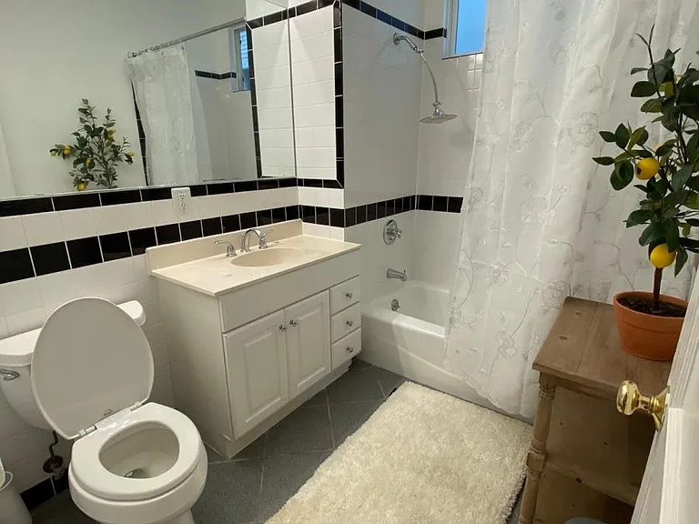 1018 Clay St — Photo 2