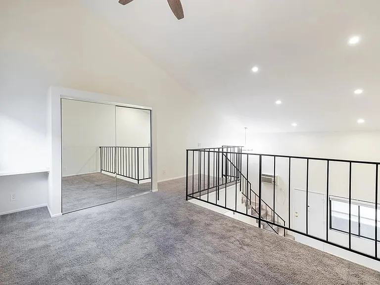Las Casitas Apartments — Photo 16