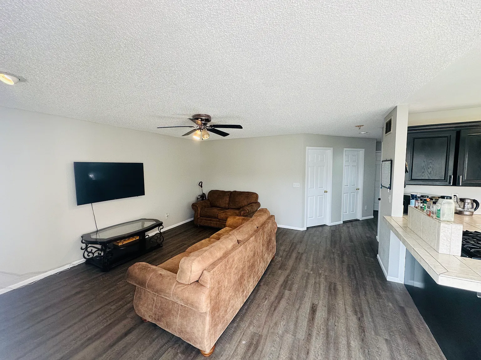 3 bed, 2741 sqft, $900 — Photo 3