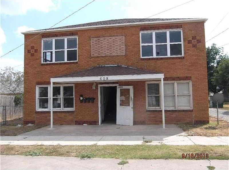 1st image of 608 W 1st St