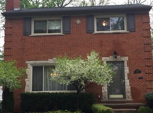 1838 Prestwick Rd, Grosse Pointe Woods, MI 48236