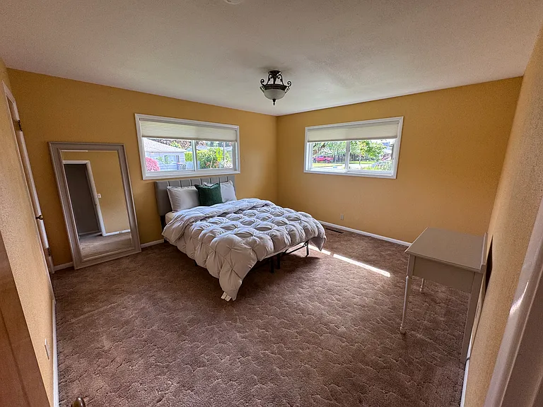 1345 NE 9th St — Photo 14