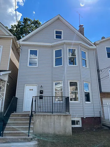 1010 Flora St #1 Photo 1