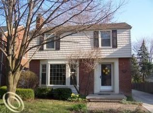 1858 Kenmore Dr, Grosse Pointe Woods, MI 48236