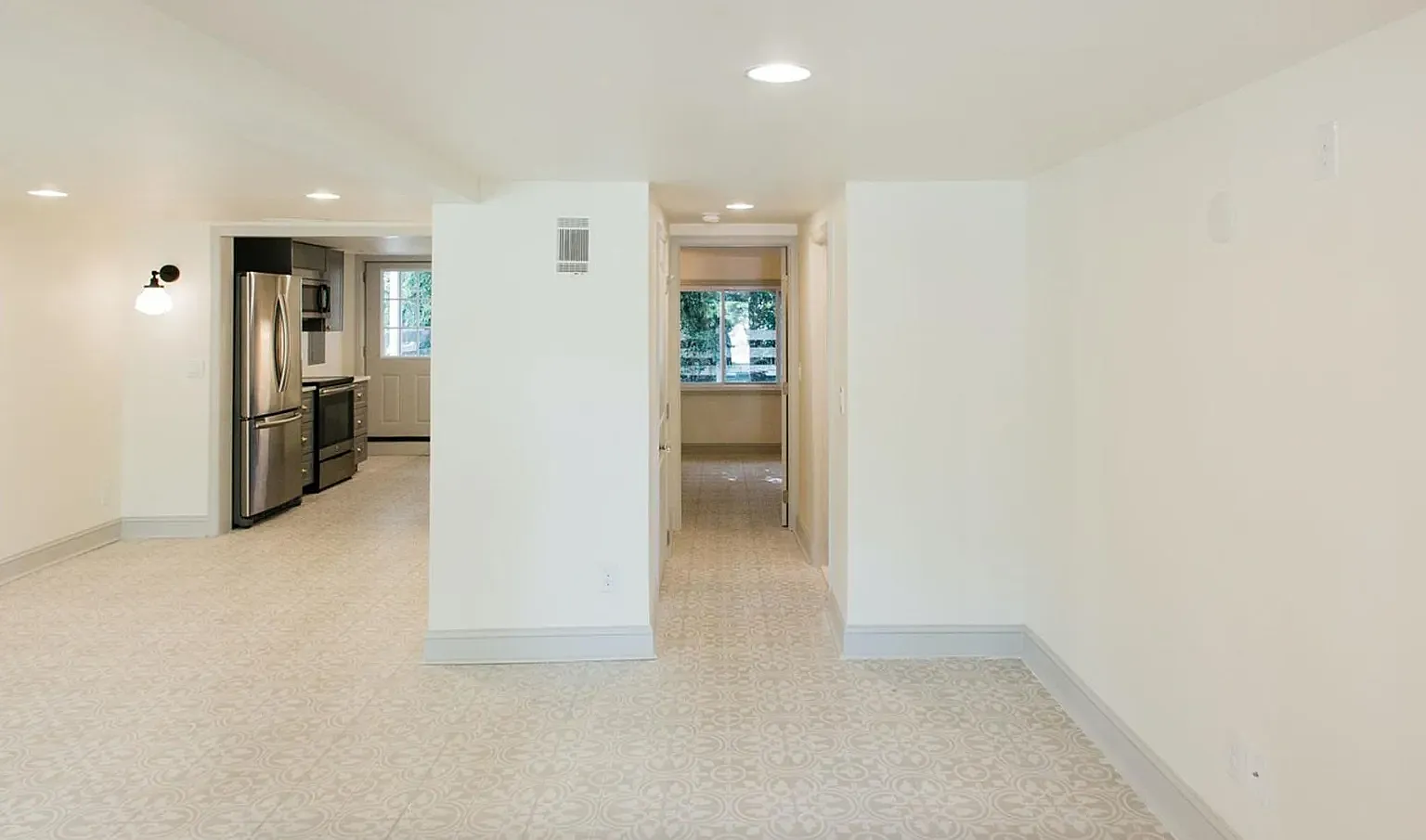 3 bed, 1500 sqft, $2,895 — Photo 3
