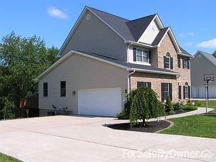 Side Entry 2-Car Garage : Double Car Driveway