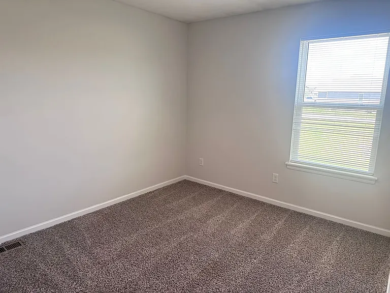 1542 NE Erin Ct — Photo 18