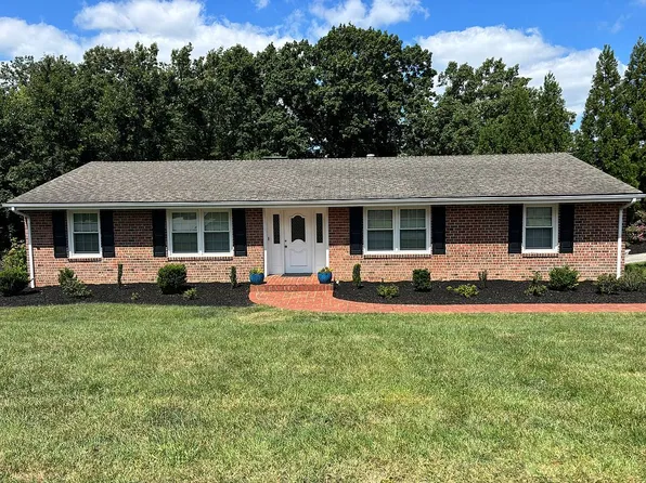 5 Sawyer Dr, Salem, VA 24153