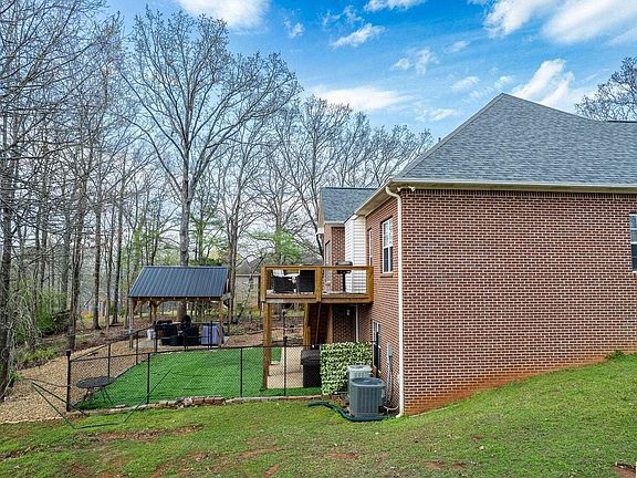 5th image of 200 Ellington Way