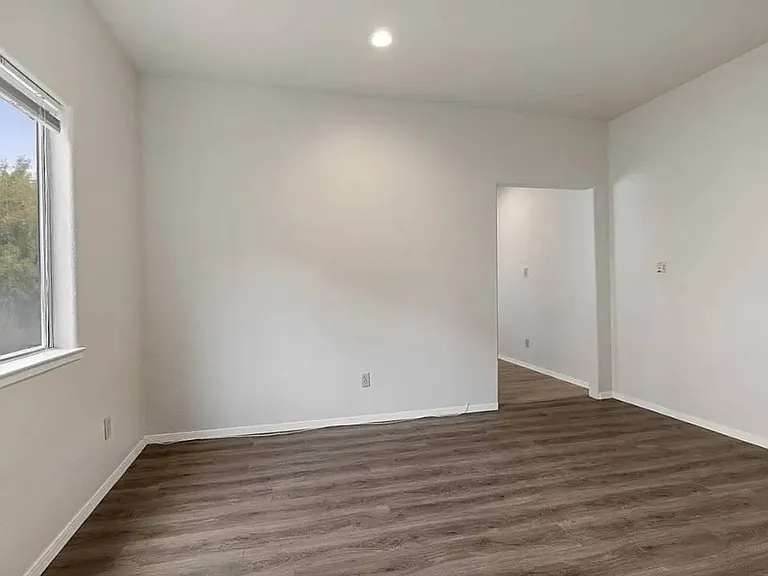 1619 Fairview St — Photo 6