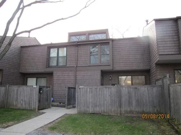 6953 W Glenbrook Rd #4, Milwaukee, WI 53223