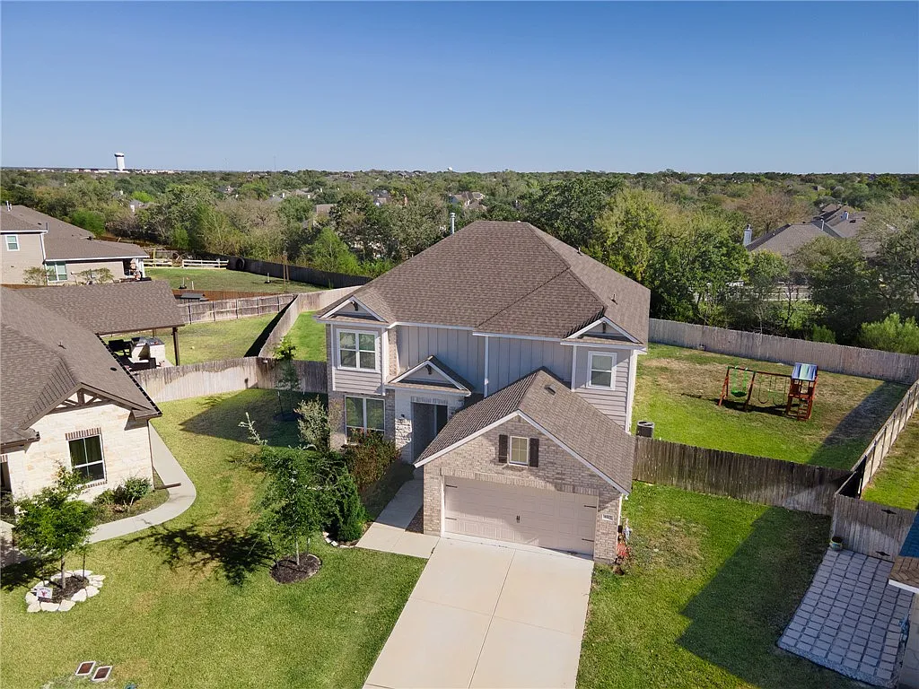 5 bed, 3.5 bath, 3160 sqft, $3,800 — Photo 3