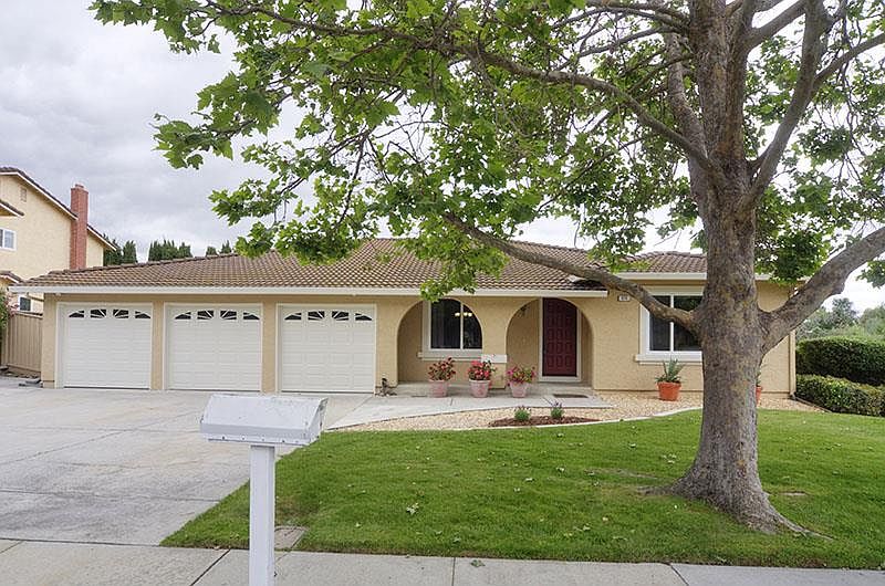 1st image of 676 Wessex Pl