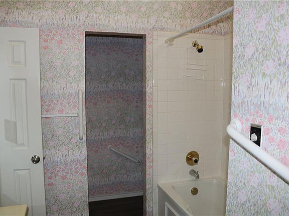 3rd image of 757 Monique Ct