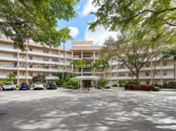 3800 Oaks Clubhouse Dr APT 307, Pompano Beach, FL 33069