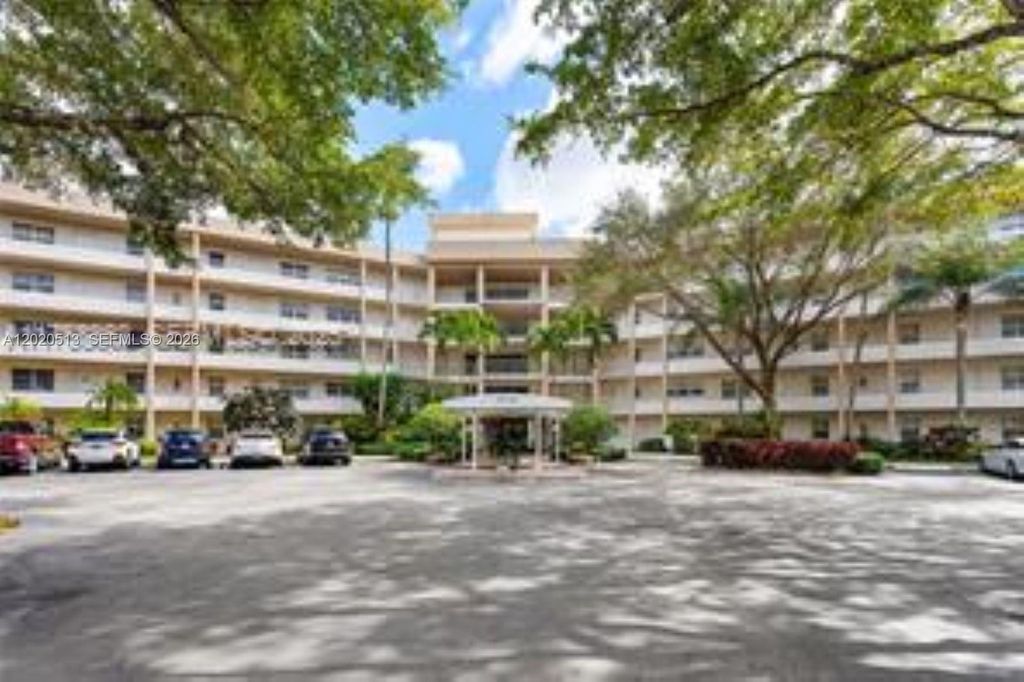 3800 Oaks Clubhouse Dr APT 307, Pompano Beach