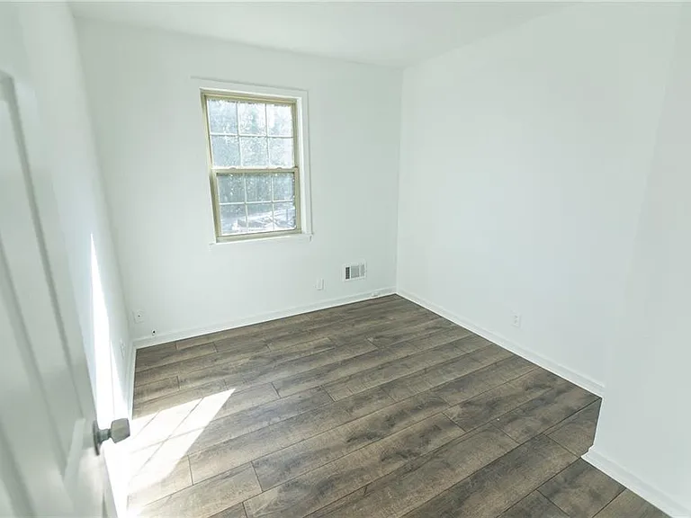 2761 Rockdale Dr — Photo 16