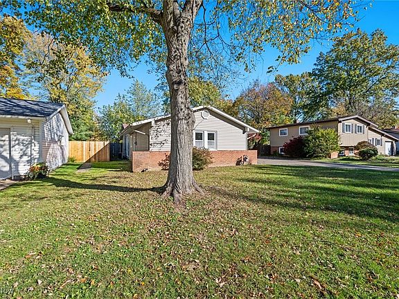 3rd image of 412 Wyleswood Dr