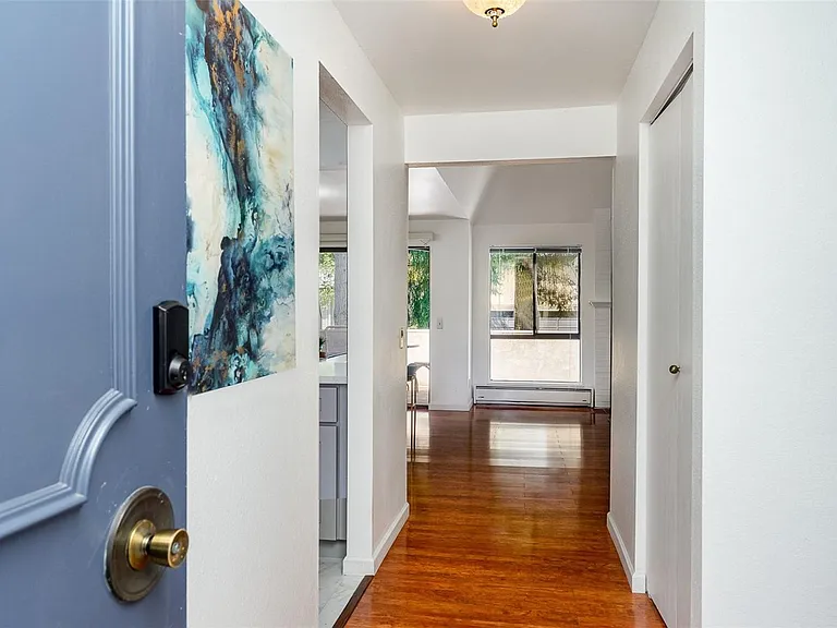10211 NE 16th Pl #R8 — Photo 4