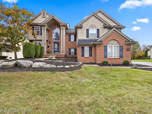 43275 Pond Bluff Dr, Belleville, MI 48111