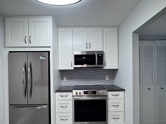 Brand new kitchen w/ soft-close cabinetry, SS appliances & oversized pantry!