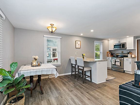 5th image of 1028 Maple Ave