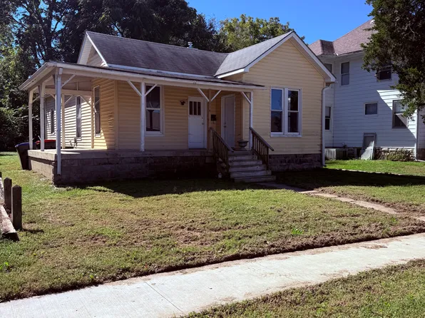114 Grover St, Warrensburg, MO 64093