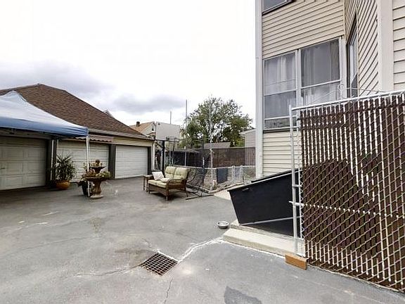 4th image of 926-928 Sheridan Ave
