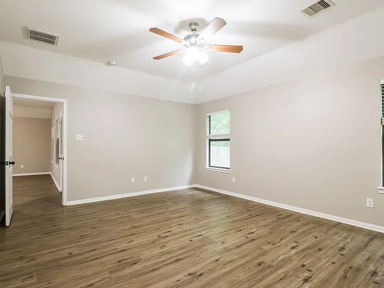 2815 Lexington Park Dr — Photo 10