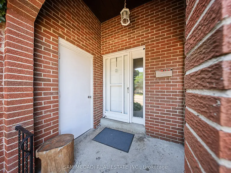 3949 Teakwood Dr — Photo 2